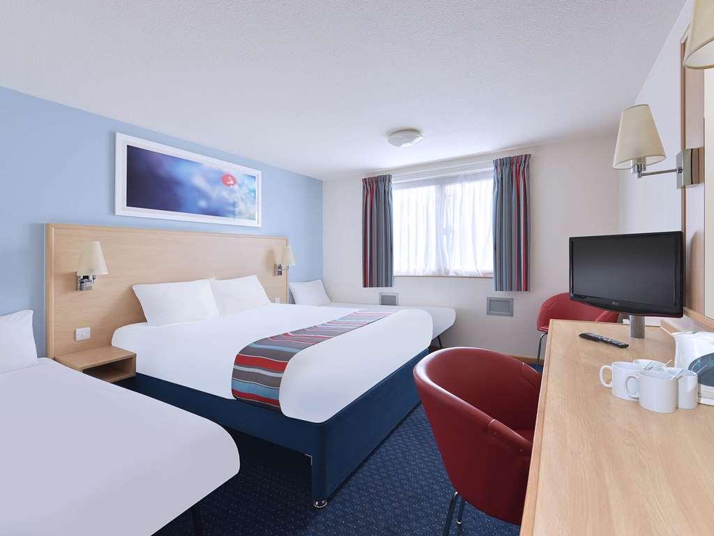 Travelodge Edinburgh Dreghorn Værelse billede