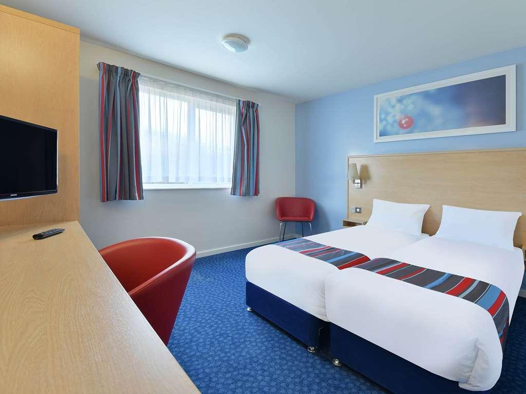 Travelodge Edinburgh Dreghorn Værelse billede